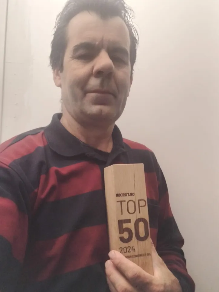 Compania Solomon Construct SRL din București, specializată în montaj gresie și faianță, montaj rigips, pardoseli și zugrăveli, a fost recunoscută pentru profesionalismul său, având o evaluare de 4,9 pe platforma Necesit.